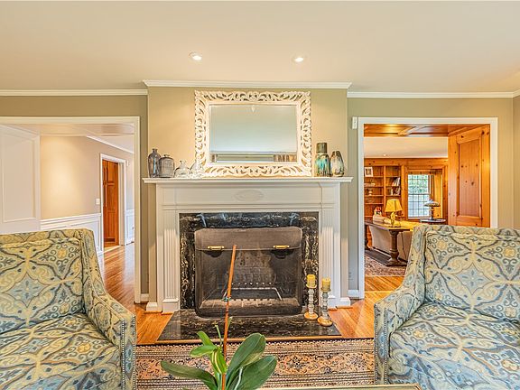 5th image of 334 Clover Hills Dr