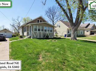 1143 Oakland Rd NE, Cedar Rapids, IA 52402