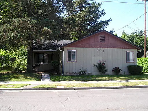 729 W 4th St photo 1