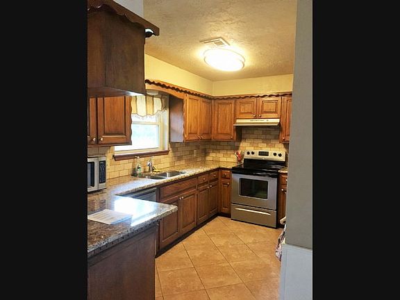 5th image of 5563 NW Eisenhower Dr