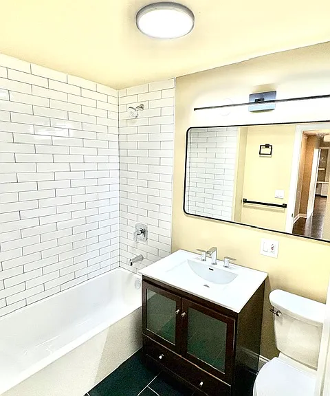 1360 N Sandburg Ter #1111 — Photo 10