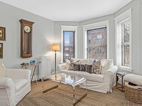 4th image of 1732 W Leland Ave APT 2W