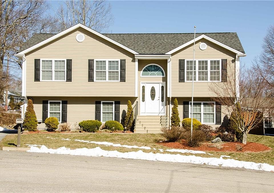 1st image of 9 Emerson Ct