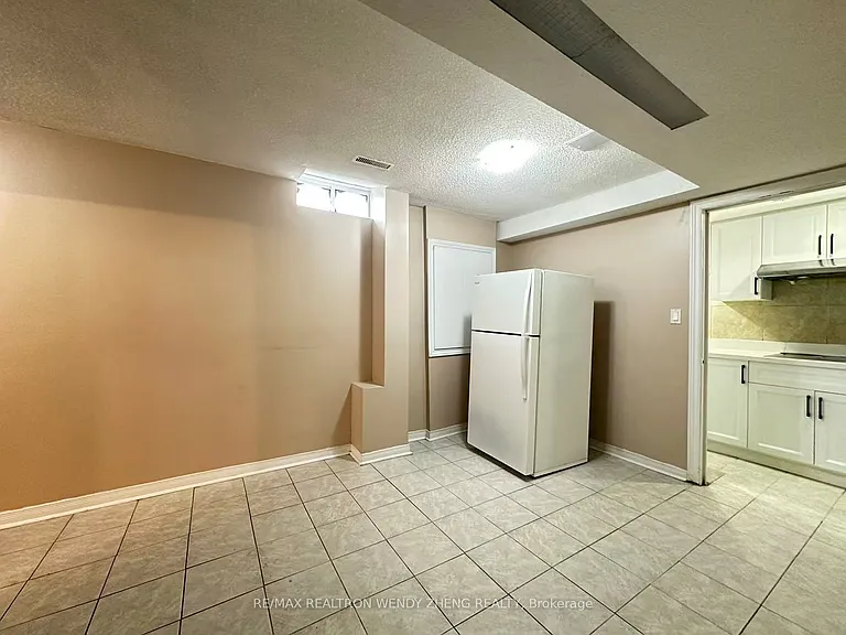 77 Eastvale Dr #BASEMENT — Photo 4