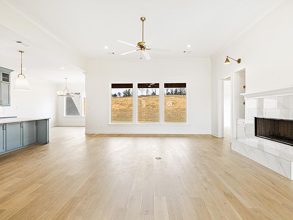 4th image of 231 Post Point