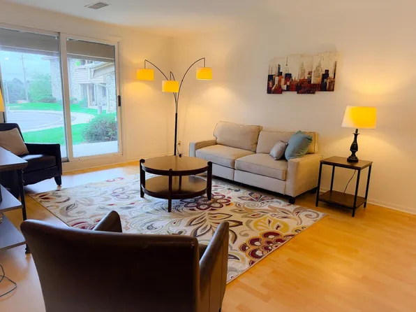 2101 W Good Hope ROAD #102, Glendale, WI 53209