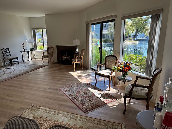 4th image of 943 Shoreline Dr