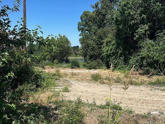 4th image of 3103 Garden Hwy