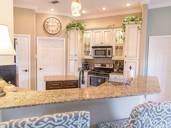 3rd image of 54 Ravenwood Dr