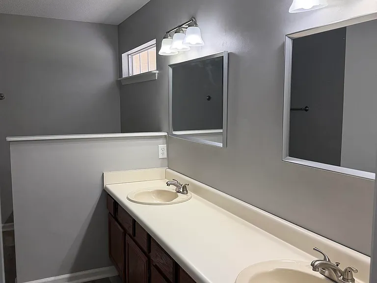 107 Barrington Pl N — Photo 8