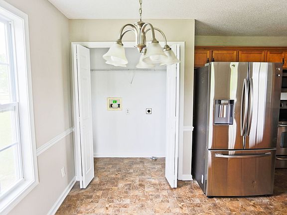4th image of 1276 Archwood Dr