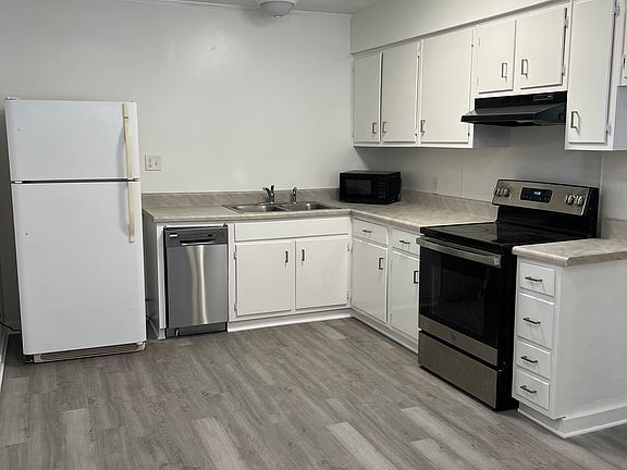 3rd image of 126 Shirley Dr #A