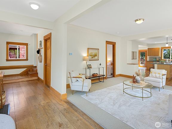 4th image of 3422 21st Avenue S