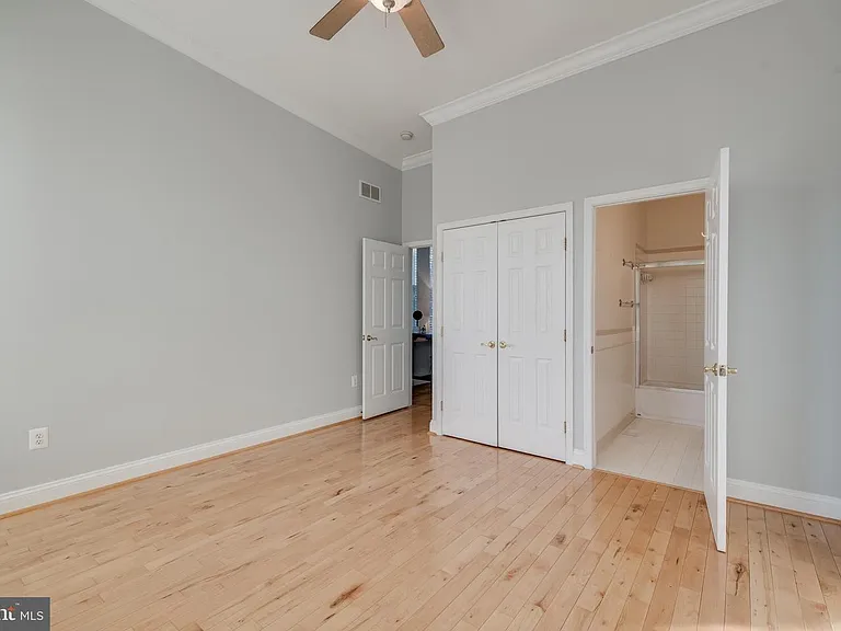 142 W Clement St — Photo 22