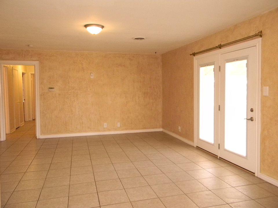 1st image of 2703 Chase Dr