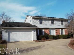 2206 Hedgewood Dr, Bloomington, IL 61704
