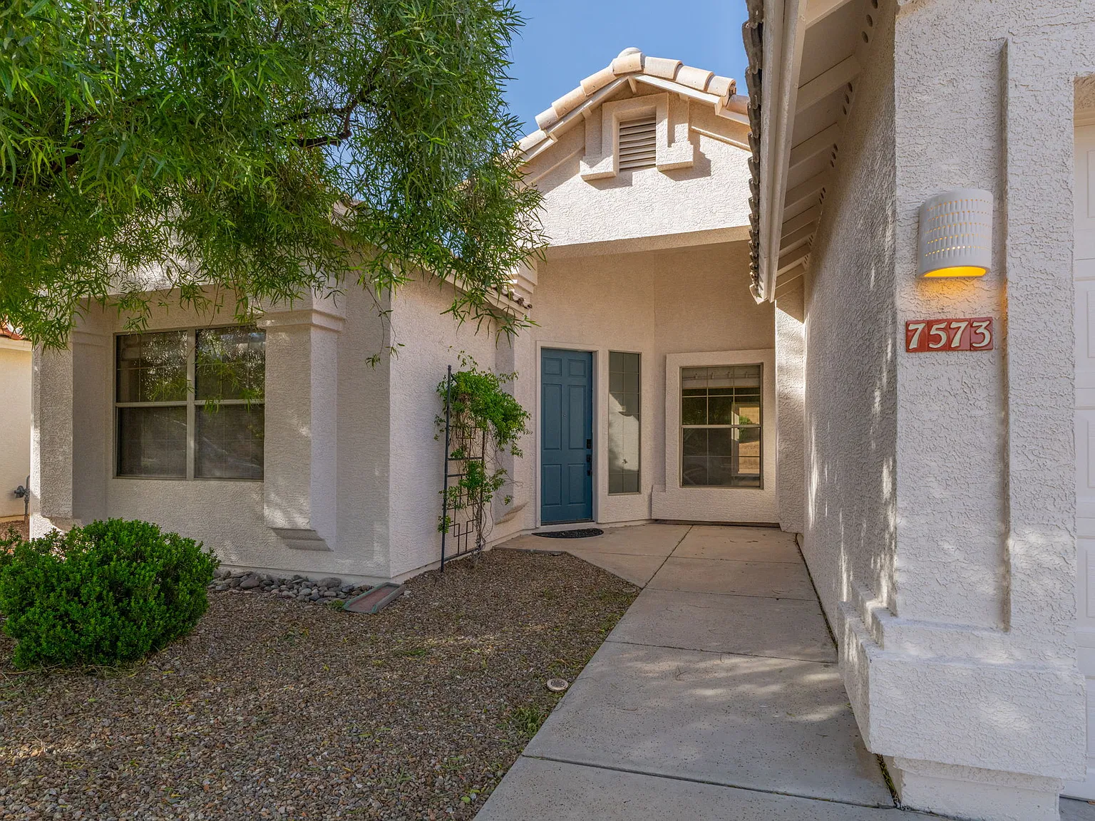 4 bed, 2460 sqft, $3,000 — Photo 1