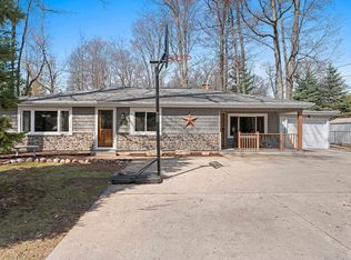 1810 Wood Ln, Green Bay, WI 54304