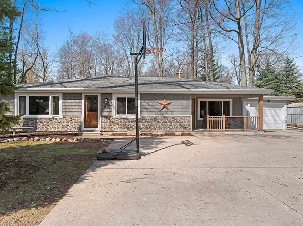 1810 Wood Ln, Green Bay, WI 54304