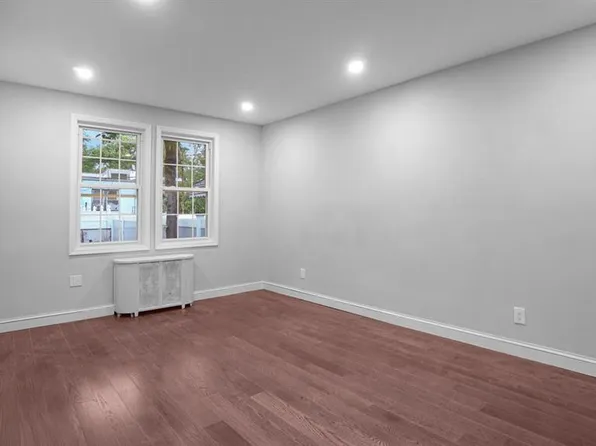 455 East 40th Street image 9 of 24