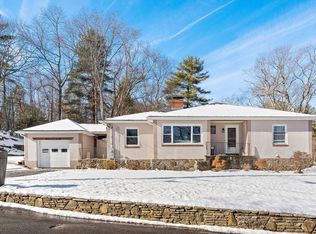 1 Villa Dr, Hopedale, MA 01747
