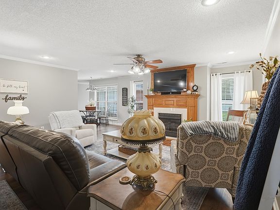 5th image of 89 Oakview Dr