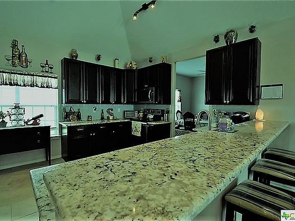 4th image of 681 Bay Dr