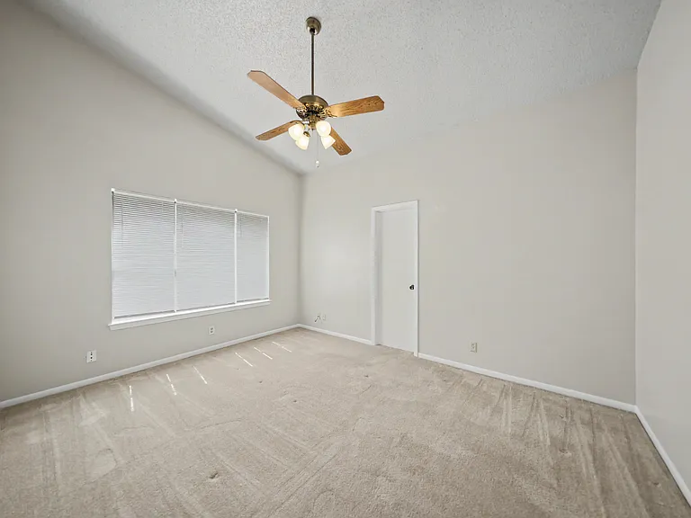 4716 Glass Mountain Dr — Photo 13