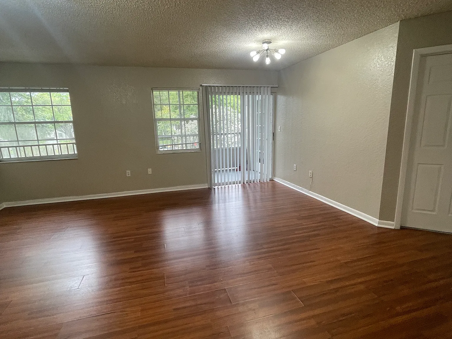 2 bed, 804 sqft, $2,100 — Photo 2