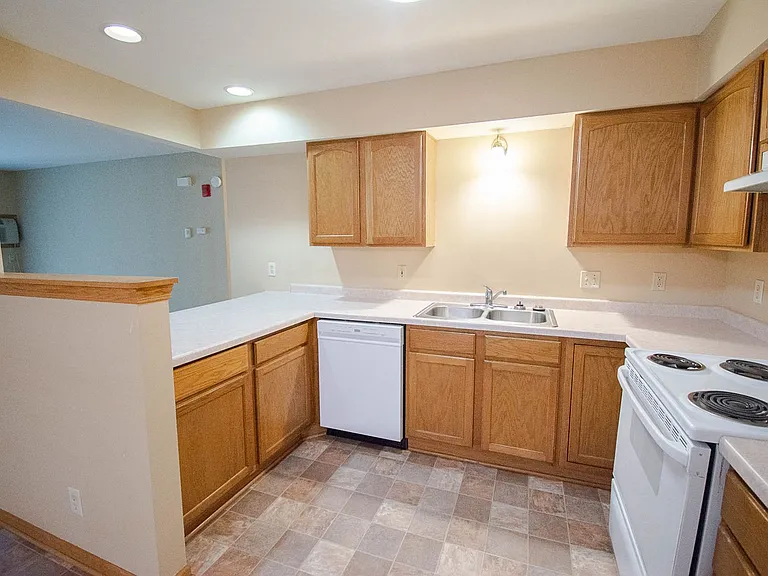 1872 Deerhaven Ln NE #5 — Photo 9