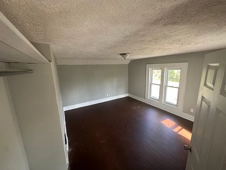1351 Logan Ave NW — Photo 16