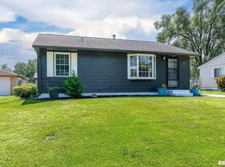 1803 Welshire Dr, Davenport, IA 52806