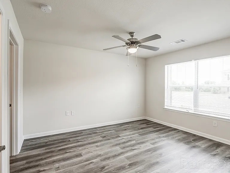 Foxhill Ridge Apartments — Photo 8