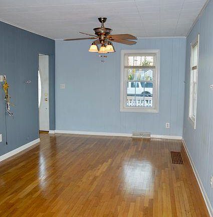 5th image of 403 Manapaqua Ave