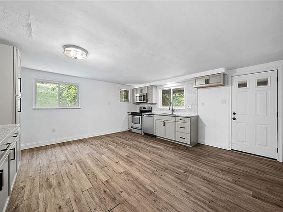 5th image of 716 Darlington St