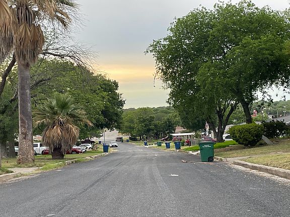 3rd image of 107 Edge Ave