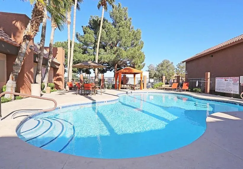 Sunset Pointe Apartments — Photo 1