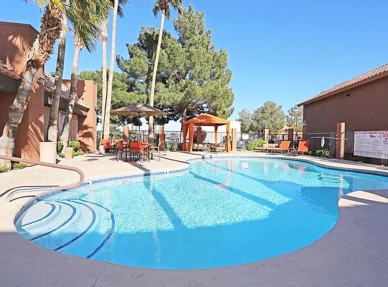 Sunset Pointe Apartments — Photo 1