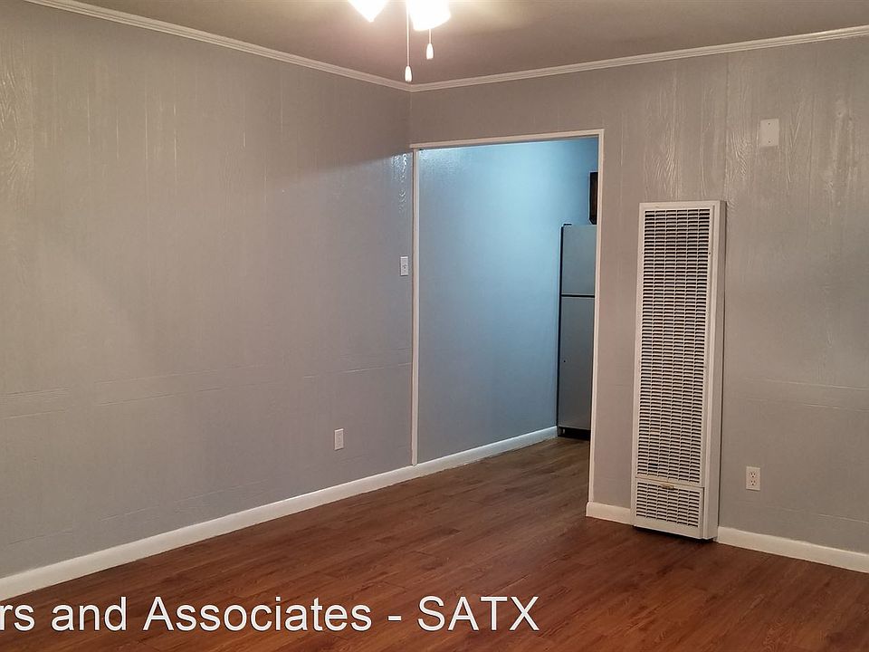 1st image of 615 E Locust St APT 203