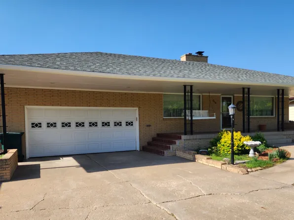 518 W 4th St, Russell, KS 67665