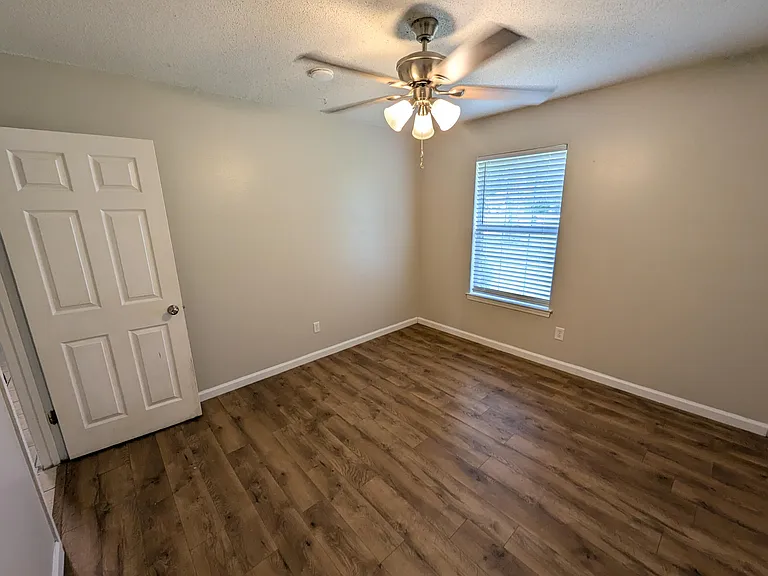 1625 Campbell Dr N — Photo 14