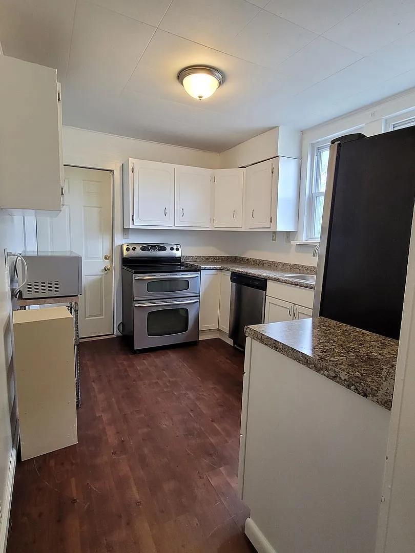 3 Bedroom - Castle Shannon — Photo 4