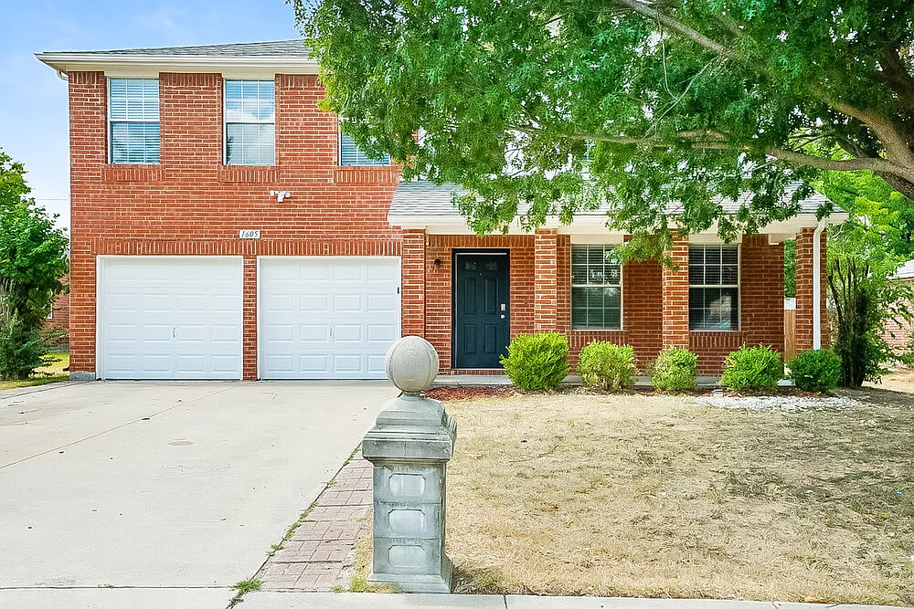 4 bed, 2.5 bath, 2380 sqft, $2,595 — Photo 1