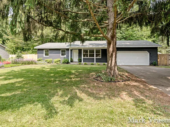 17680 Bayberry Dr, Spring Lake, MI 49456
