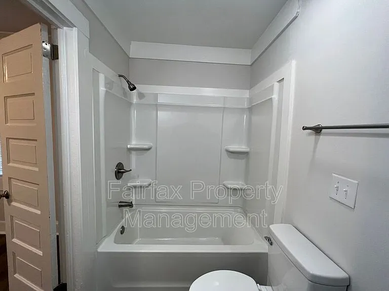 215 Temple Ave — Photo 10