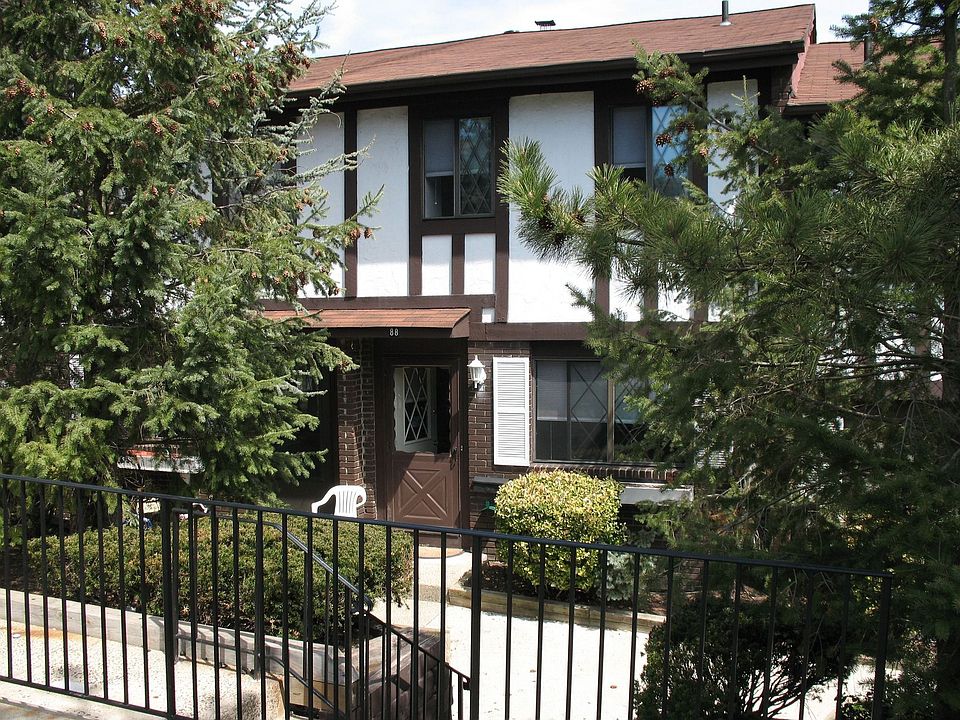 1st image of 88 Buckingham Ct