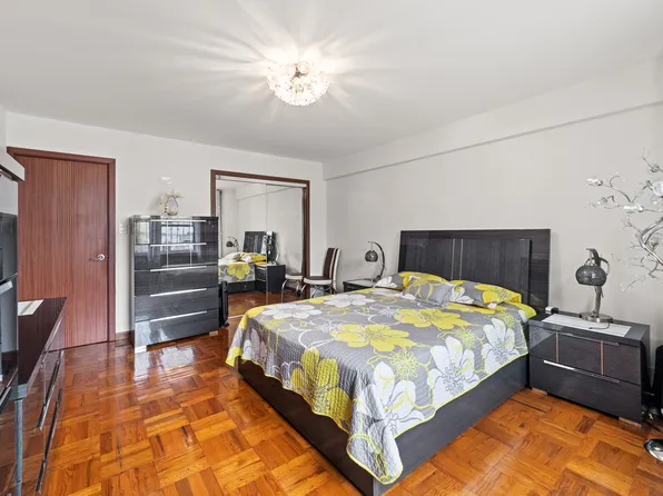 1625 Emmons Avenue image 13 of 21