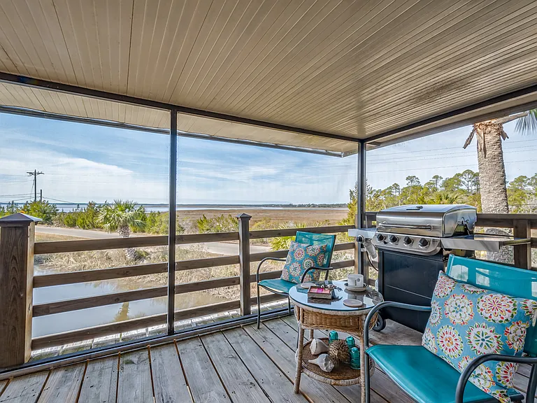 4 Oyster Bay Dr — Photo 16