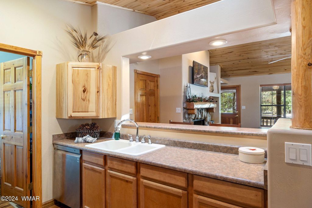 2708 Palomino Trl, Overgaard, AZ - View 5