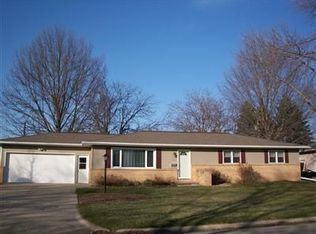 405 Sunset Ln, Marshalltown, IA 50158